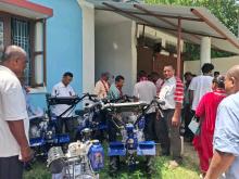 गढी गाउँपालिका वडा नं १ मधेलीका किसानहरुलाई कृषी समाग्री वितरण ।